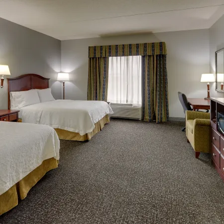 Hampton Inn & Suites Indianapolis-Airport