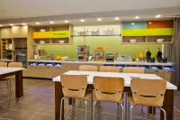 Home2 Suites by Hilton West Bloomfield Detroit - parking