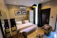 Ringruby Hotel, Eso Close