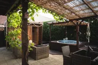 Traumhafte Ferienwohnung zum See. Mit Pool, Whirlpool, Sauna und Outdoor-küche Stadtlauringen 호텔