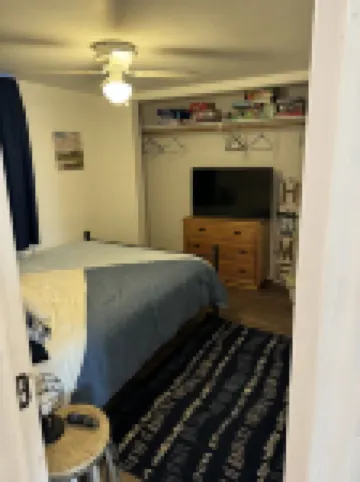 Cozy cottage across from the Lake