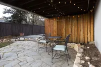 All Year Heated Pool, King Beds, Large Apartment,  Ski & Hiking,  Mountain View