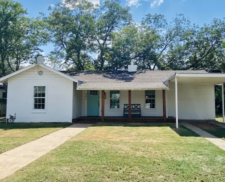 Hollywood House sits in a quiet neighborhood.