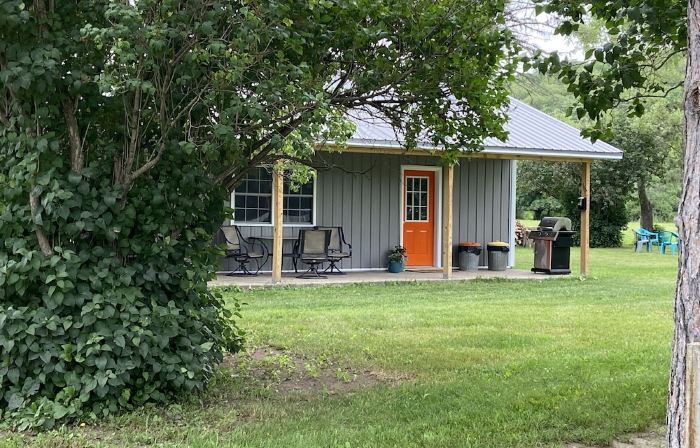 Cozy new cottage sleeps 4 near Watkins Glen Racetrack!