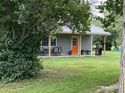 Cozy new cottage sleeps 4 near Watkins Glen Racetrack! Hotel dekat Watkins Glen State Park