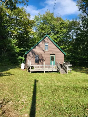 1-bedroom cabin in Redfield Отели в г. Редфилд