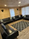 Papa Bear's Den!The perfect location to visit the trails”