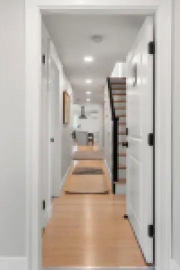 Beautifully Appointed 3-Bedroom Apartment w/Roofdeck, Central Andover location