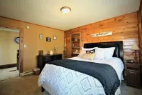 Charming Farmhouse in the Orchards near Lake Mich!
