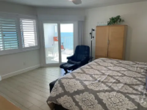 3/2 condo w/large balcony directly on the  Gulf of Mexico 레딩턴 비치 호텔