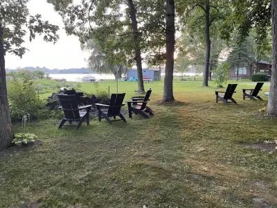 Cozy, quiet cottage on beautiful lake 30 minutes from Ann Arbor
