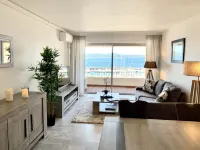 4-person apartment facing the sea 50m from the beach and town center 생트 막심 호텔