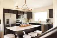 Happily Home - West Omaha Slps 10 Hotels in Chicago