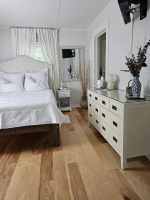 Renovated Cottage In Historic Jamestown NC