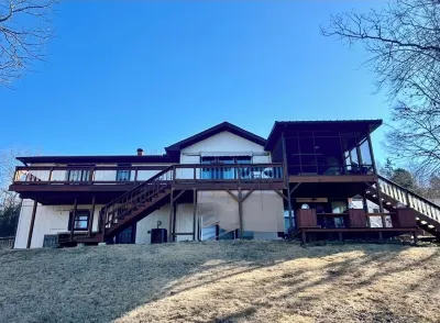 Large Home on Bull Shoals Lake with Core Lake Access 히코리 공원 주변 호텔