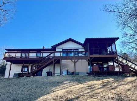 Large Home on Bull Shoals Lake with Core Lake Access