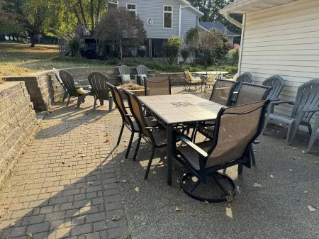 The All Inn: Spacious 3-Bedroom Home 1 Minute from Shattuck-St. Mary's School!