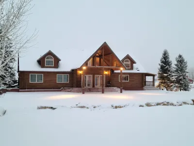 Secluded luxury lodge that sleeps 34 in beds Hotels in der Nähe von Nine Mile Ranch