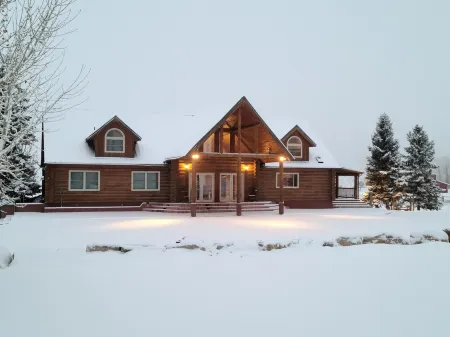 Secluded luxury lodge that sleeps 34 in beds Отели в г. Карбон Каунти