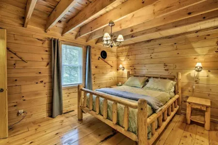Three years old log Cabin, Free Firewood 5 min from Castle Rock Lake Отели в г. Adams County
