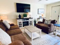Look no further!<br>Gulf of Mexico , steps to waterfront! Gulf Getaway 😀🌞🏝👙🌊