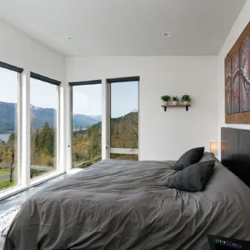 Epic Columbia River views * New Modern Home in the heart of the gorge.