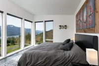 Epic Columbia River views * New Modern Home in the heart of the gorge. Hotels in Carson