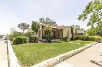 Casita Kern Hotels near Pepper Tree Square