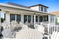 Beachfront!! New Listing! Light & Airy Remodeled 5 Bed/3.5 Bath With Large Deck