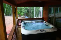 Peaceful and pristine newly built cabin perfectly located near the Ocoee River