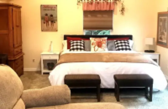 OCTOPUS SUITE, fire pit, BBQ, wildlife viewing platform, shared oceanfront deck.