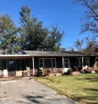 Although a country setting, the cottage has all modern conveniences & comforts