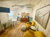 Cozy Bungalow Minutes From The Beach!