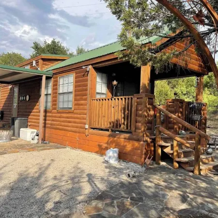Quiet cabin on the Brazos