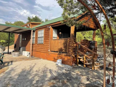 Quiet cabin on the Brazos