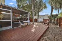 Closest Stay to Downtown Mt Dora - Renovated - Walk Everywhere - 5-Star Reviews