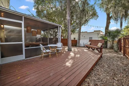 Closest Stay to Downtown Mt Dora - Renovated - Walk Everywhere - 5-Star Reviews