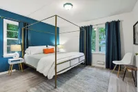 Wayzata Colorful Home w/ Office! Hotels in Wayzata