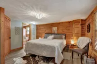 Charming Mountain Ridge View Cozy Cabin near FDR State Park and Callaway Gardens