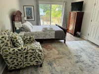 Sunny, welcoming home, close to the beach Bluewater Vacation Rentals Emerald Isle, NC 주변 호텔