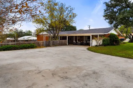 Walk to JC Lights, Hot Tub, Fire Pit, Game Room, Block to Main St!