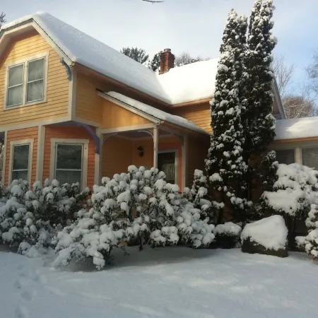 Walk to Downtown Mystic Premiere Carriage House Spacious Loft Apt—Very Private
