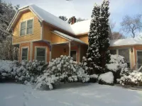 Walk to Downtown Mystic Premiere Carriage House Spacious Loft Apt—Very Private
