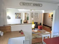 Adorable 1 Bd Cottage for a Fun Couple's Getaway, Central Location, Dog Friendly
