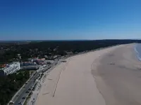 Beautiful 3-person apartment facing the main beach
