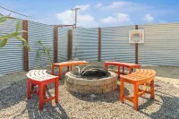 Village House - Hot Tub, Pool, walk to downtown shops