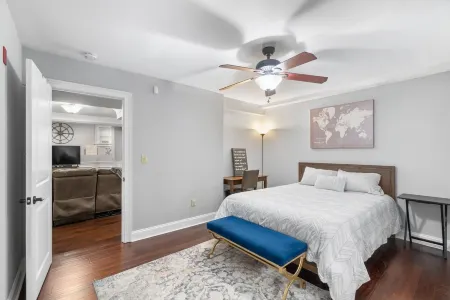 Downtown/Federal Hill on Broadway-walk everywhere!