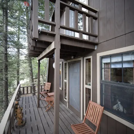 Modified A Frame Cabin.King bed. Only mins. from Ski Cloudcroft and the village.