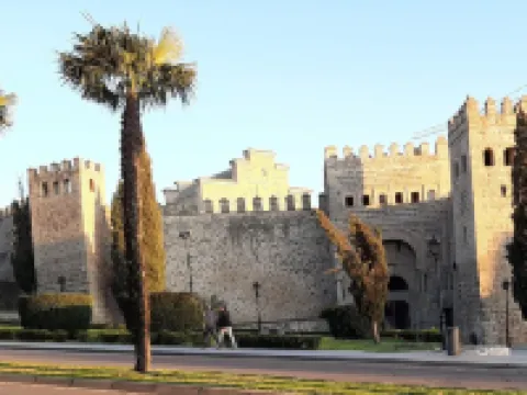 COMPLETELY RENOVATED HOUSE WITH FREE WIFI