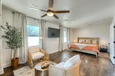 Wine Trail Retreat w/ Fire Pit, Grill, Plunge, Walk to Downtown!